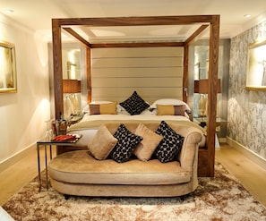 Superior Double Room | Hypo-allergenic bedding, desk, blackout drapes, iron/ironing board