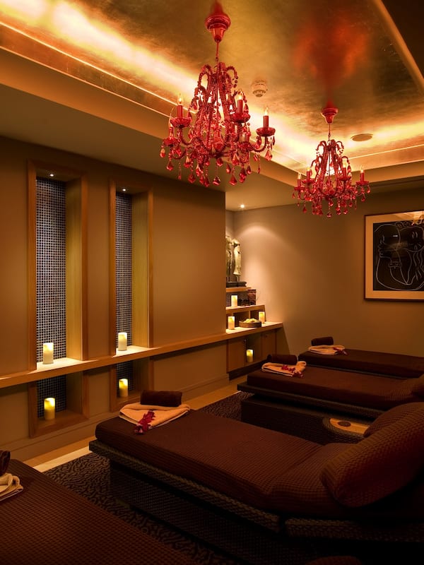 Couples treatment rooms, sauna, hot tub, steam room, body treatments
