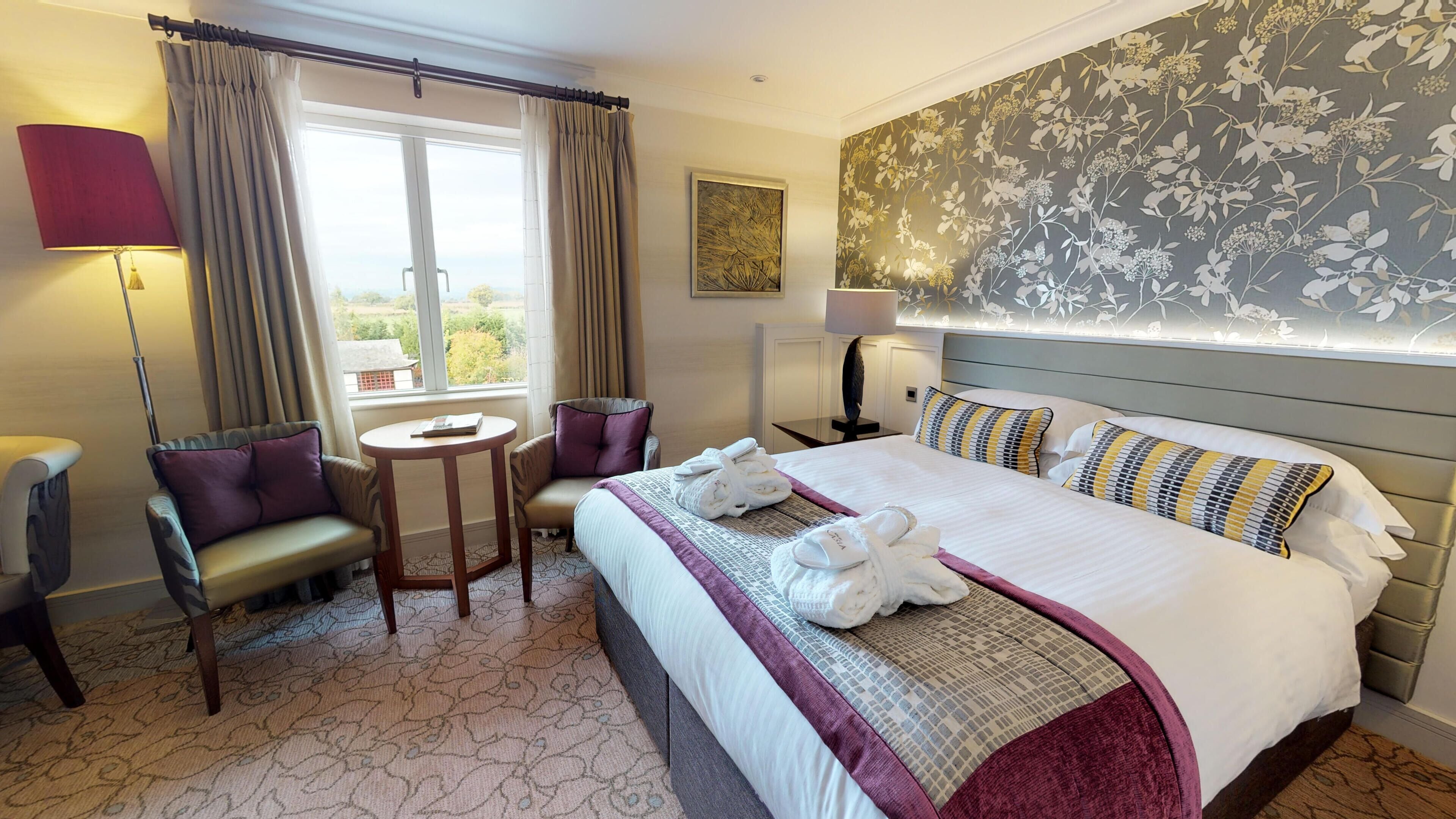 Ropa de cama hipoalergénica, escritorio y cortinas blackout 