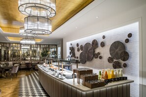 Daily full breakfast (GBP 20.00 per person)