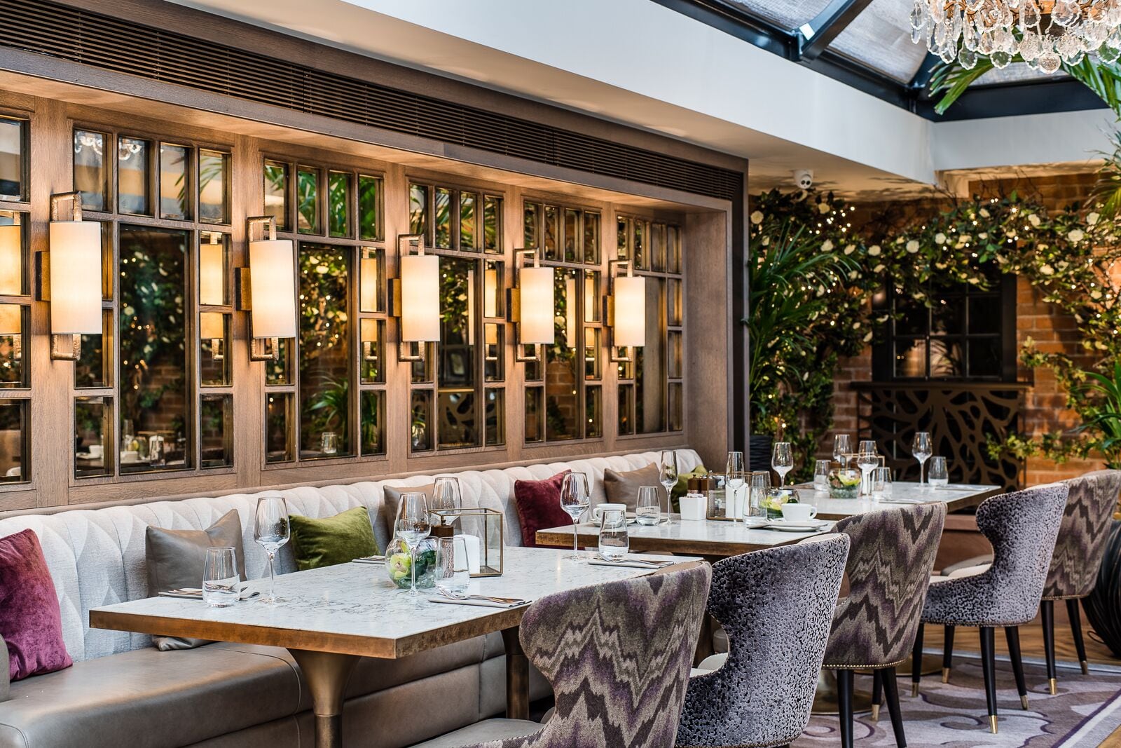 2 restaurants, breakfast, lunch, dinner served; british cuisine