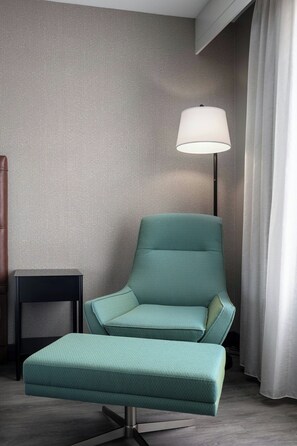 Hochwertige Bettwaren, Betten mit Memory-Foam-Matratzen, Zimmersafe