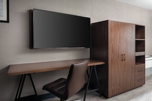 1 bedroom, premium bedding, memory-foam beds, in-room safe