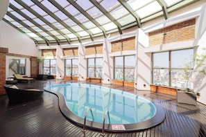 Piscine intérieure