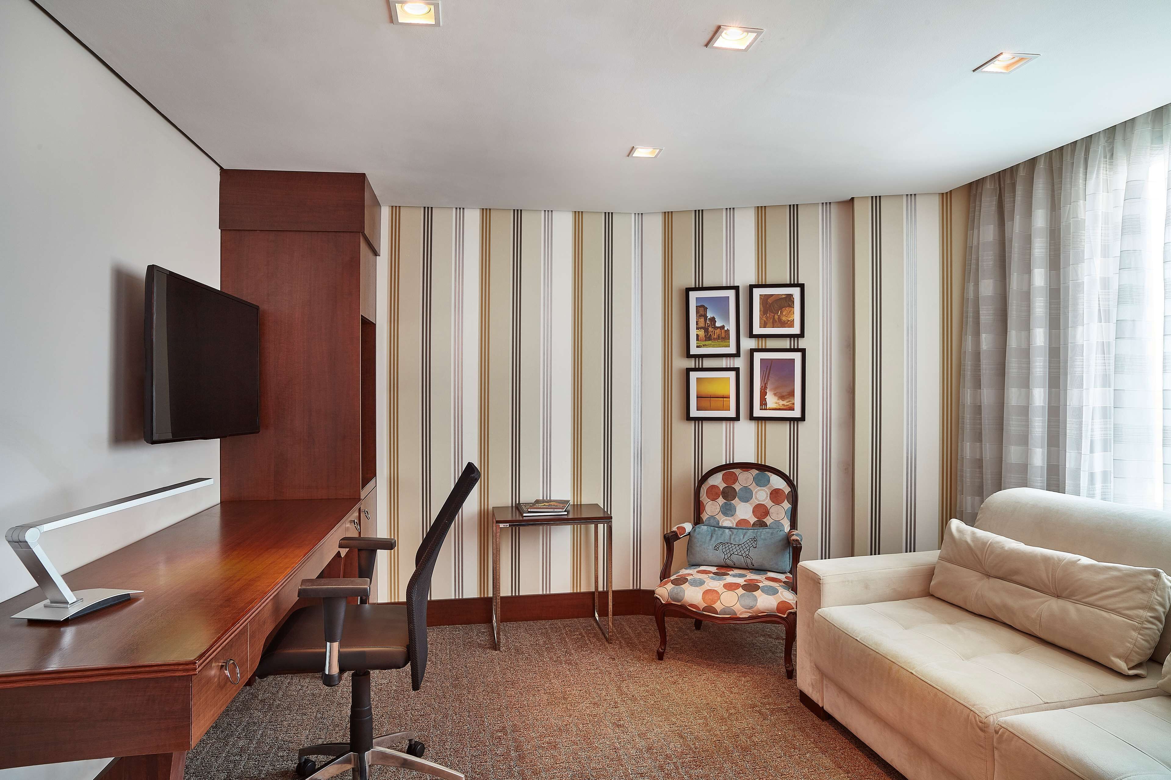 suite, 1 bedroom | minibar, in-room safe, desk, laptop workspace
