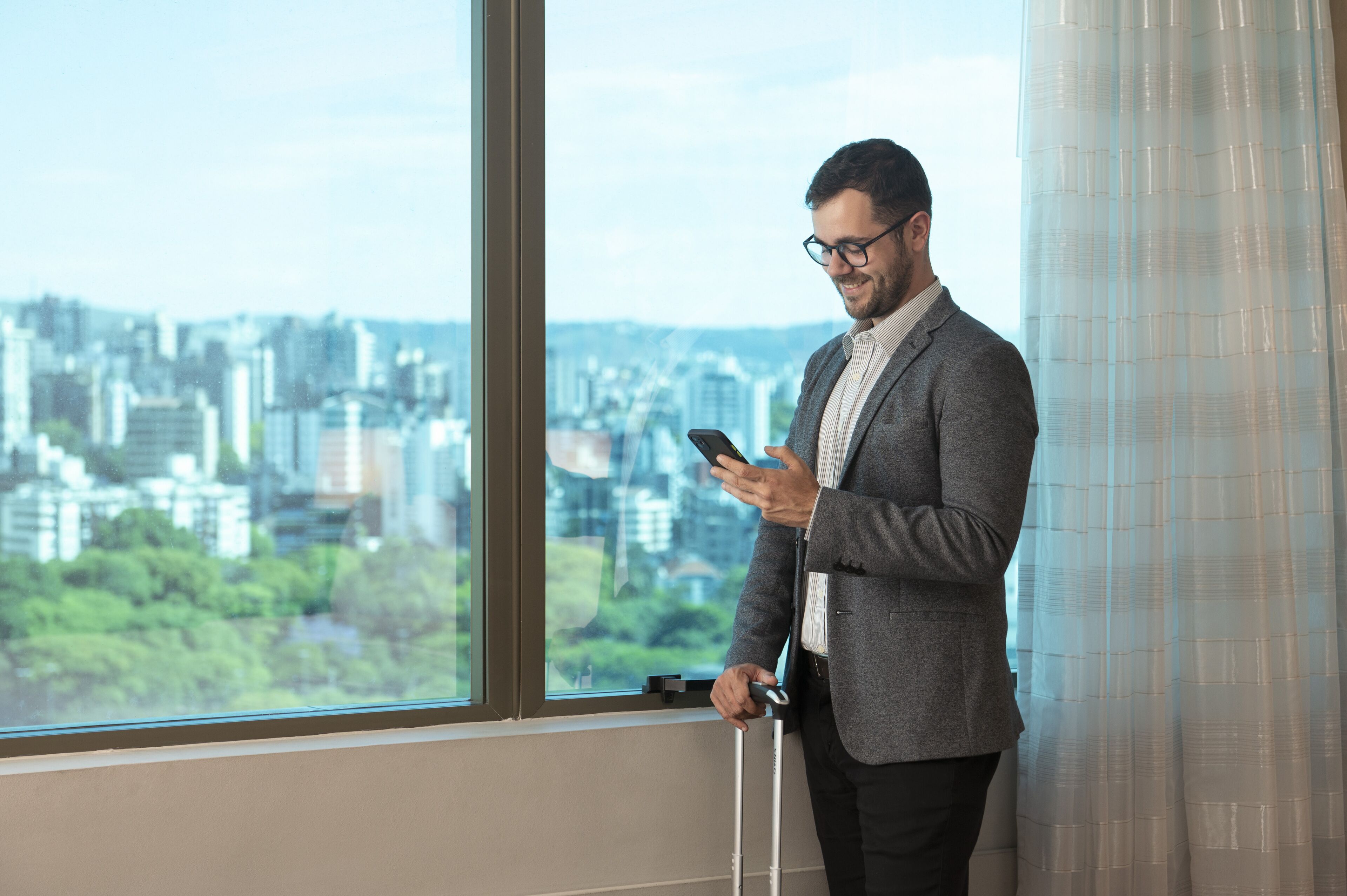 deluxe room, 1 king bed | minibar, in-room safe, desk, laptop workspace