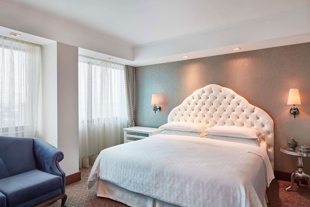 미니바, 객실 내 금고, 책상, 노트북 작업 공간