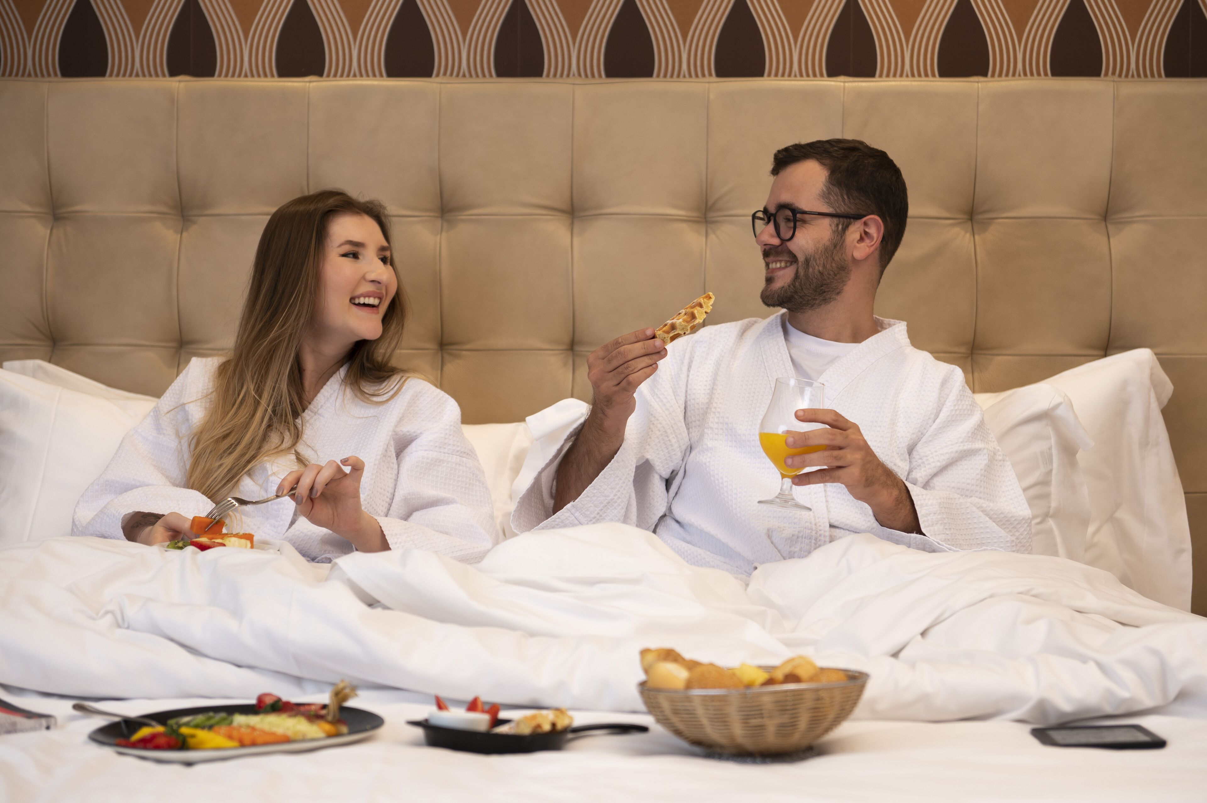 Minibar, két bảo mật tại phòng, bàn 