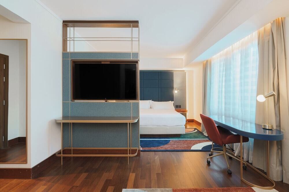 Minibar, in-room safe, desk, laptop workspace