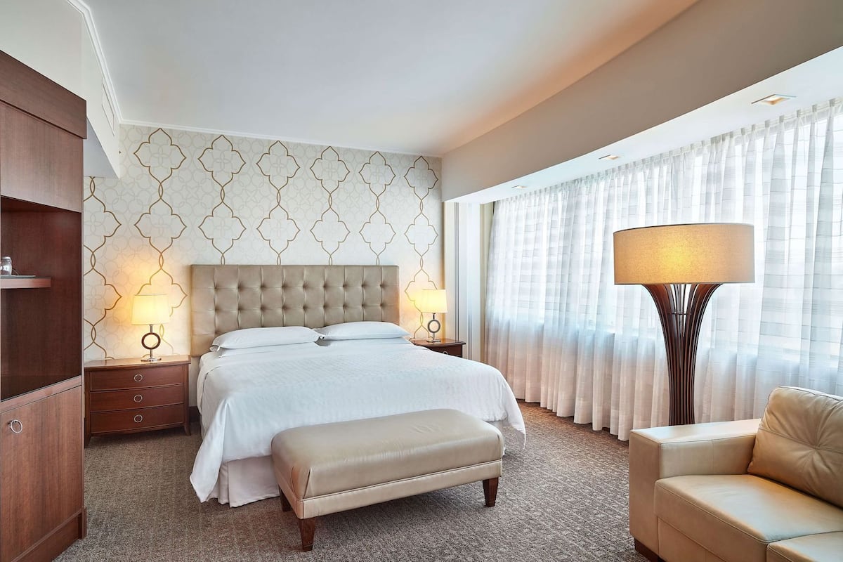 미니바, 객실 내 금고, 책상, 노트북 작업 공간