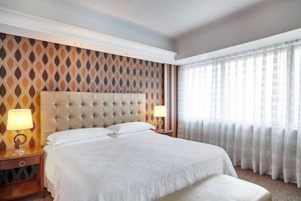 미니바, 객실 내 금고, 책상, 노트북 작업 공간