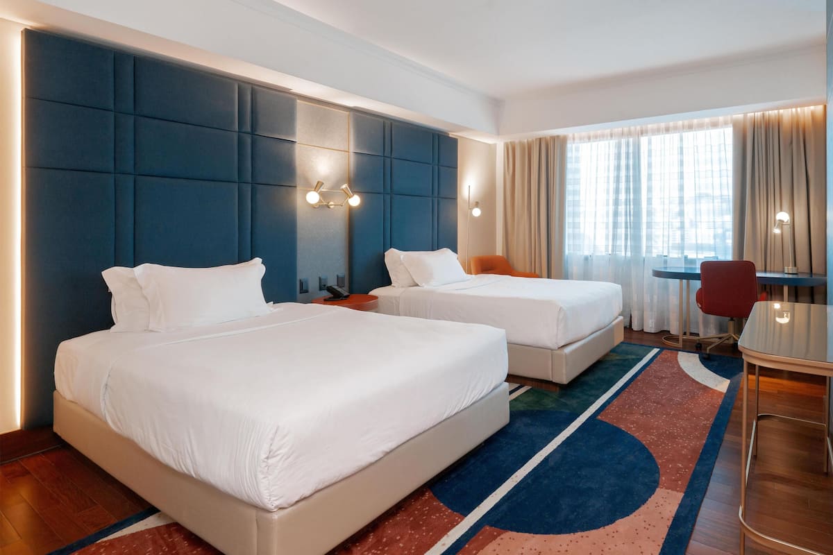 Superior-værelse - 2 dobbeltsenge | Minibar, pengeskab på værelset, skrivebord