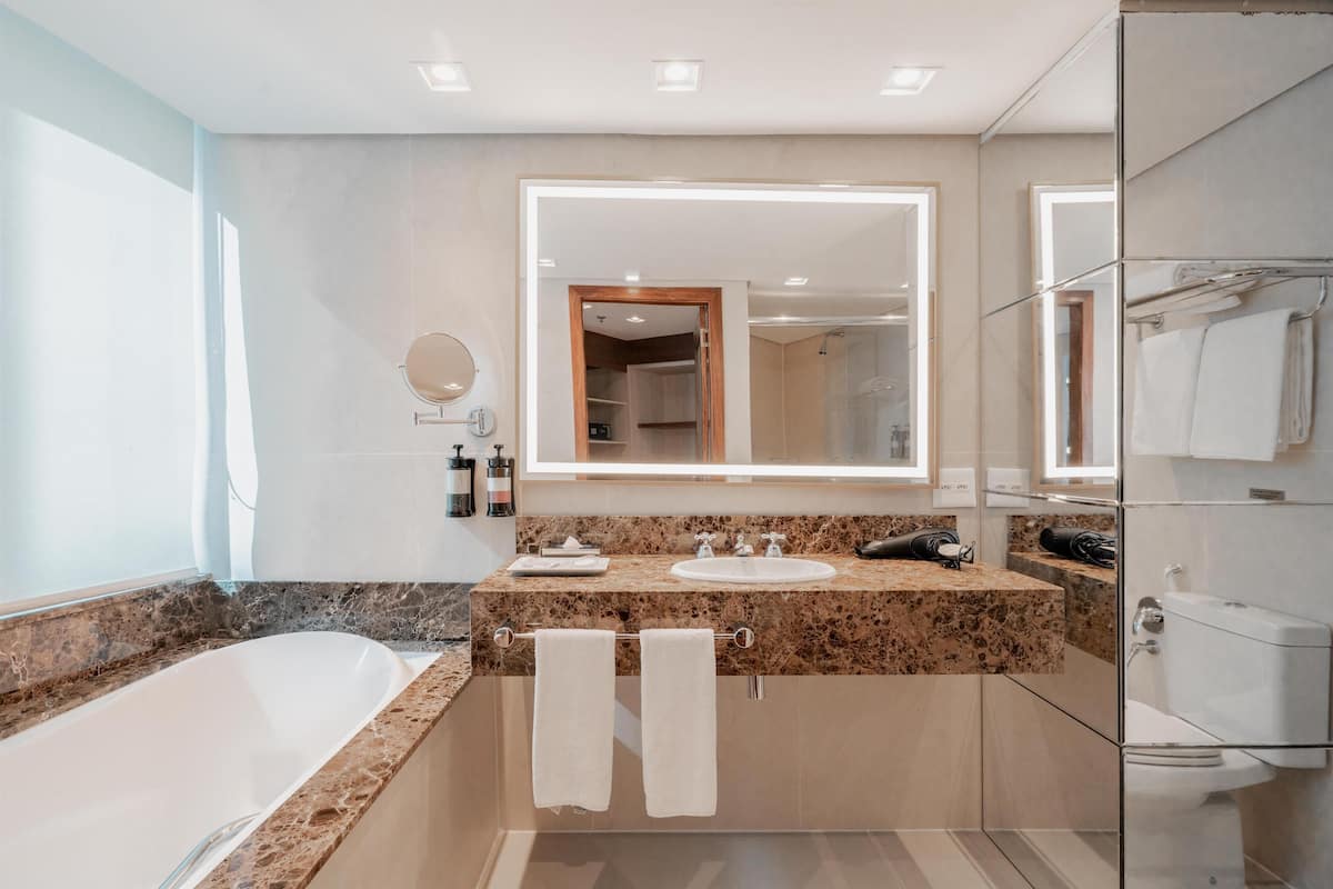 Suite, 1 soverom | Bad | Designertoalettartikler, hårføner, håndklær og såpe