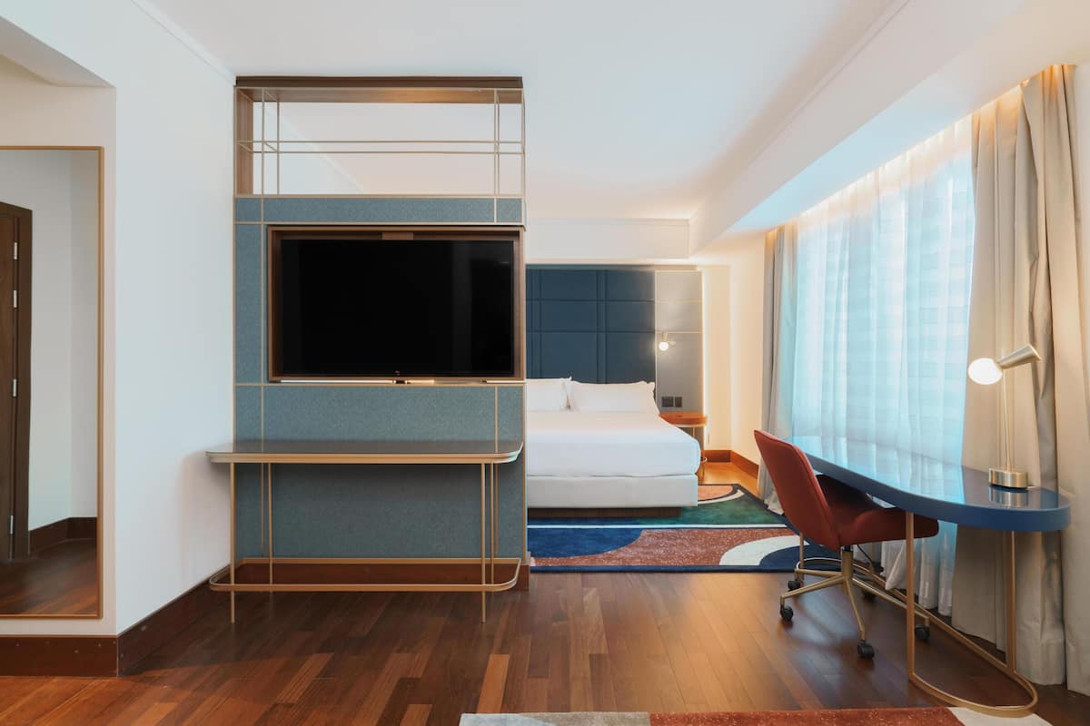 Premium Room, 1 King Bed | Minibar, in-room safe, desk, laptop workspace
