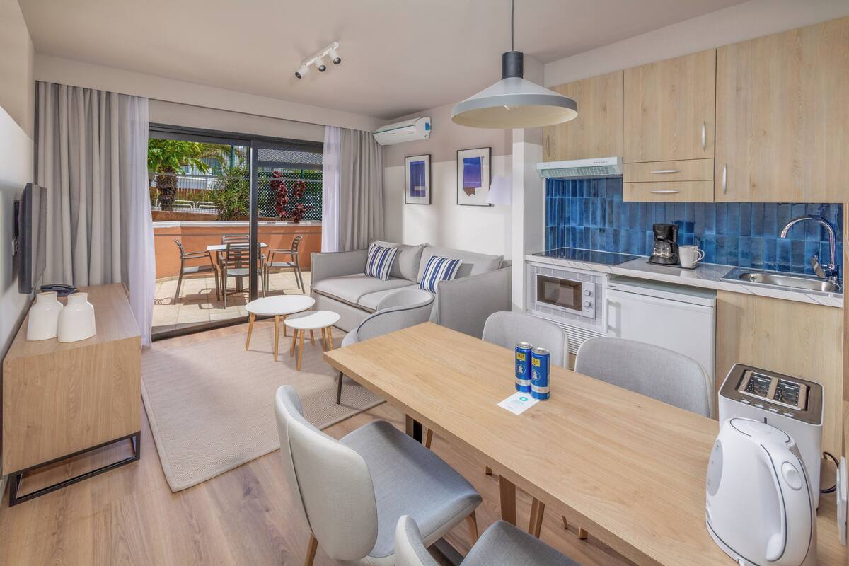 Studio Premium | Minibar, blackout drapes, WiFi (free), bed sheets