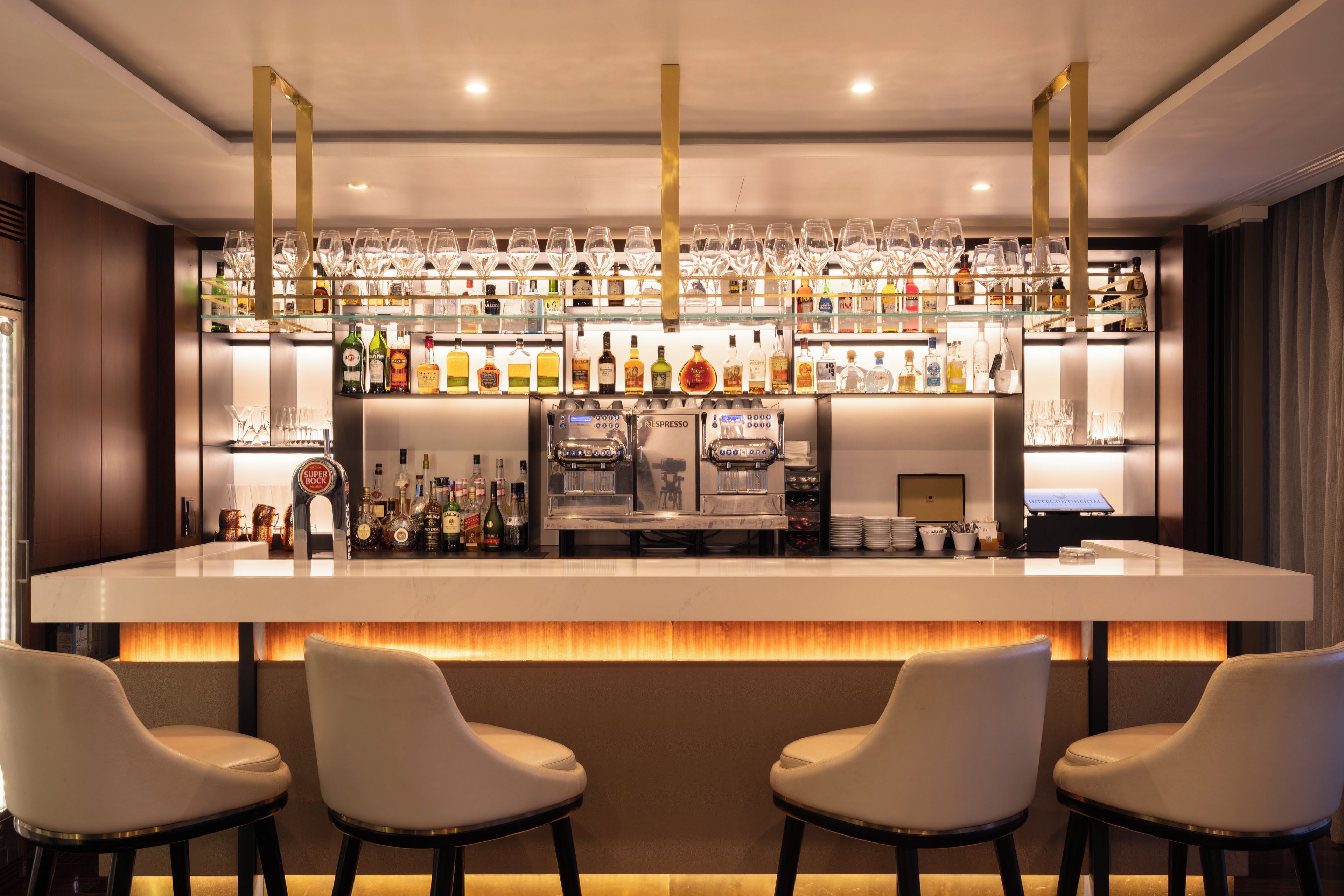 Bar (trong khuôn viên)
