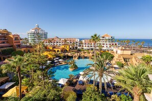 Outdoor pool, sun loungers - Europe Villa Cortes (Arona)