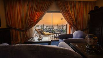 Junior-Suite, Meerblick | Minibar, Zimmersafe, Schreibtisch, Verdunkelungsvorhänge