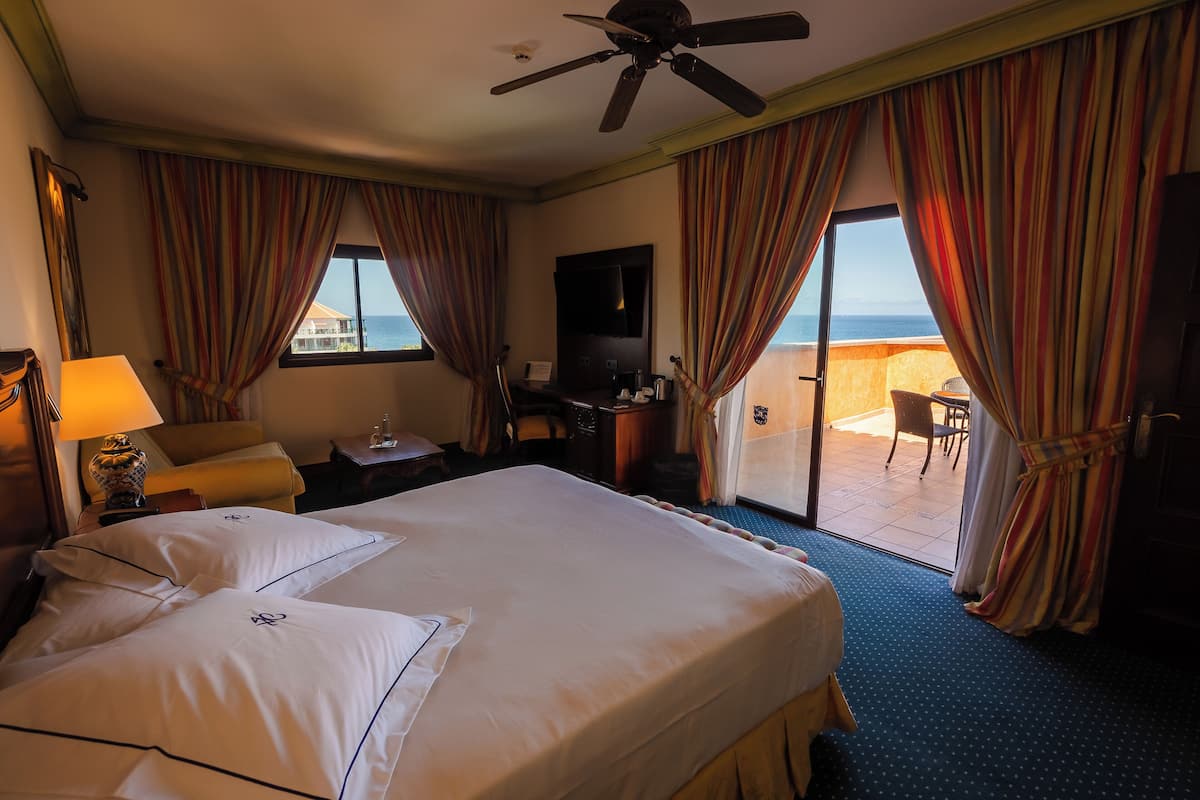 double room, ocean view | minibar, in-room safe, desk, blackout curtains