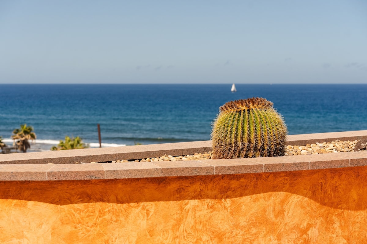 Double Room, Ocean View | Minibar, in-room safe, desk, blackout curtains