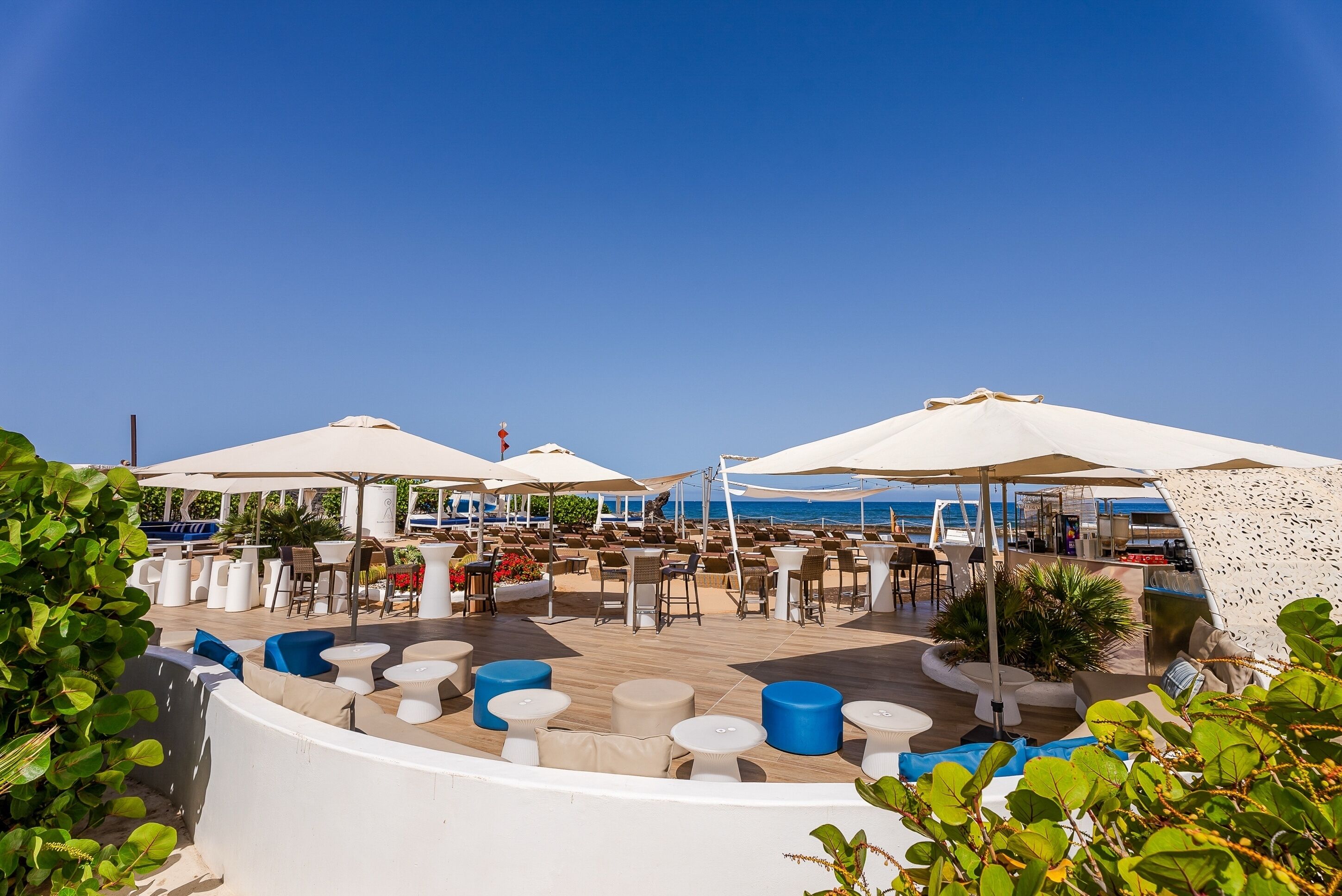 4 restaurants, serveren ontbijt, Mediterrane gerechten