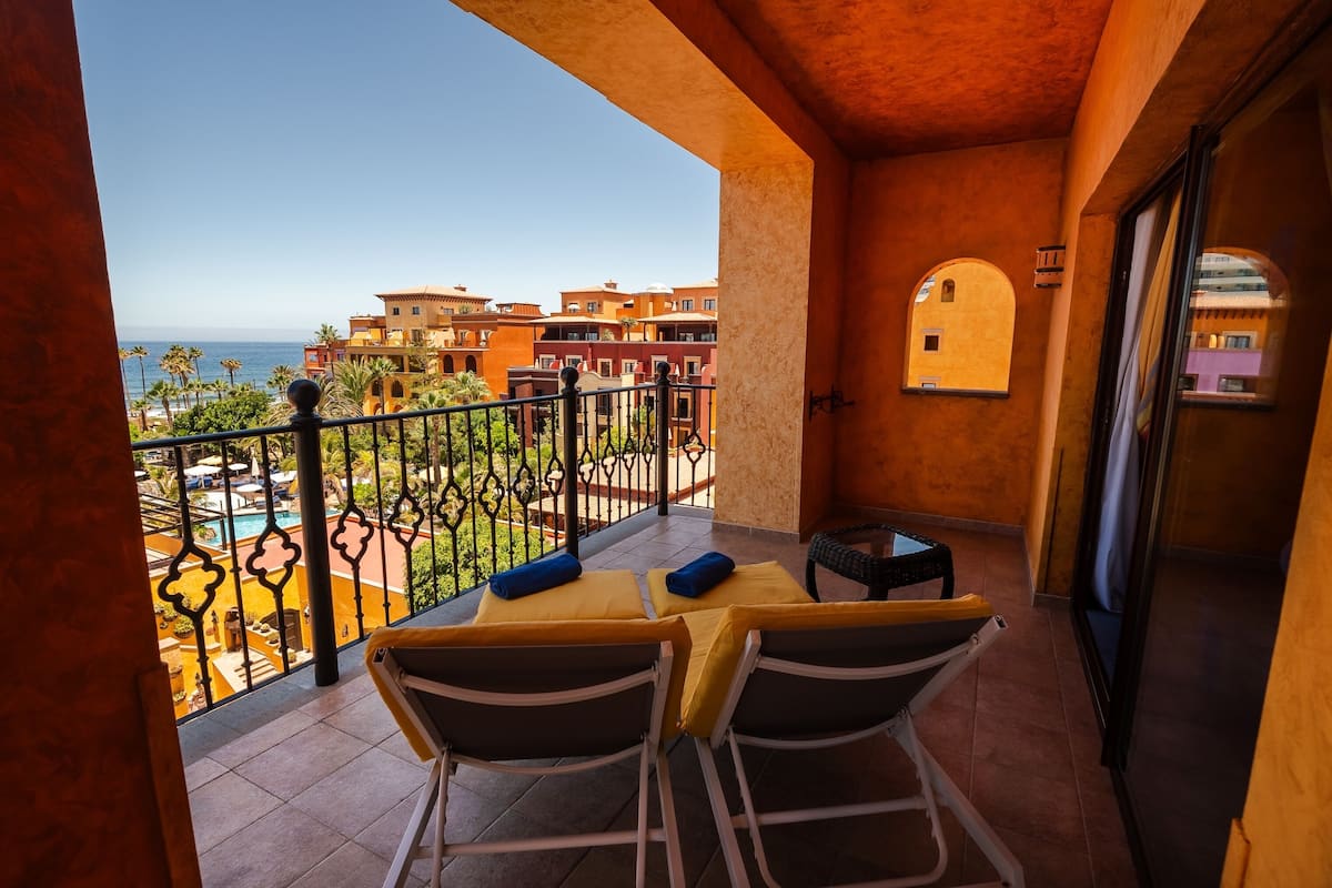 Junior Suite, Ocean View | Minibar, in-room safe, desk, blackout curtains