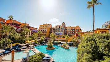 Outdoor pool, pool loungers