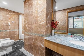 Bathroom - Kunming Business Hotel (Kunming)