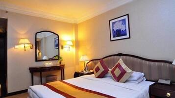 Minibar, in-room safe, alarm clocks