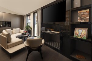 Suite, 1 King Bed, Balcony | Premium bedding, in-room safe, individually decorated