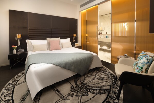 Premium bedding, in-room safe, individually decorated