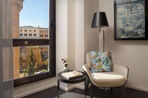 Premium bedding, in-room safe, individually decorated