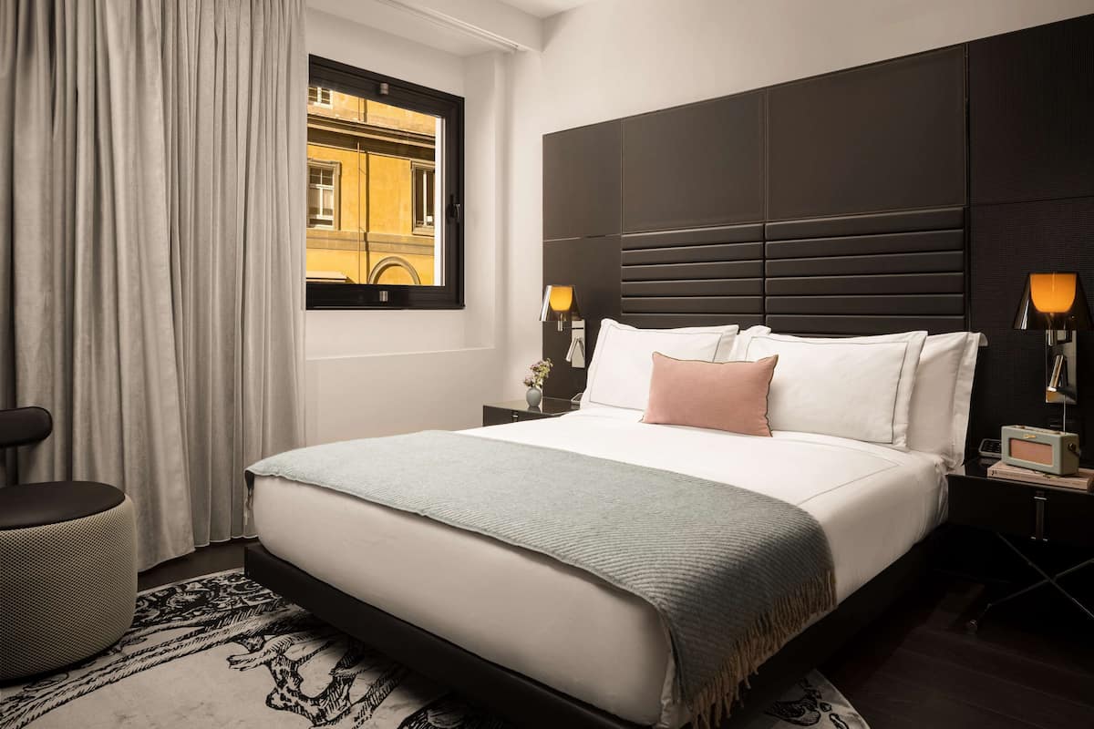 Premium bedding, in-room safe, individually decorated