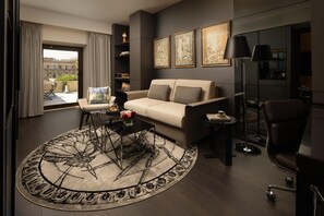 Suite, 1 King Bed, Balcony