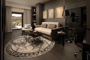 Suite, 1 King Bed, Balcony