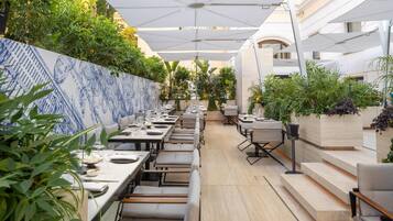 Abendessen, lokale und internationale Küche