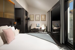 Premium bedding, in-room safe, individually decorated