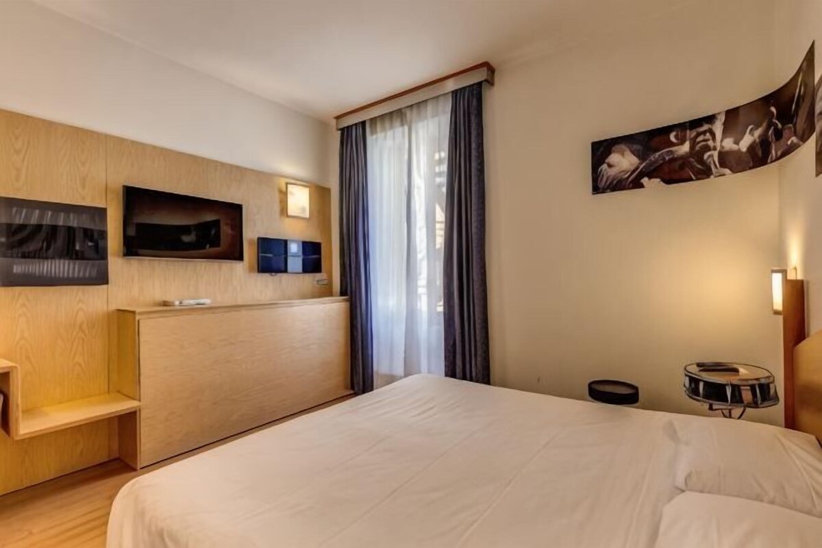 In-room safe, desk, blackout drapes, iron/ironing board (on request)