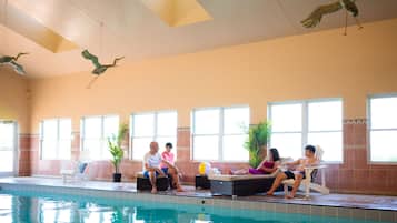 Indoor pool, sun loungers
