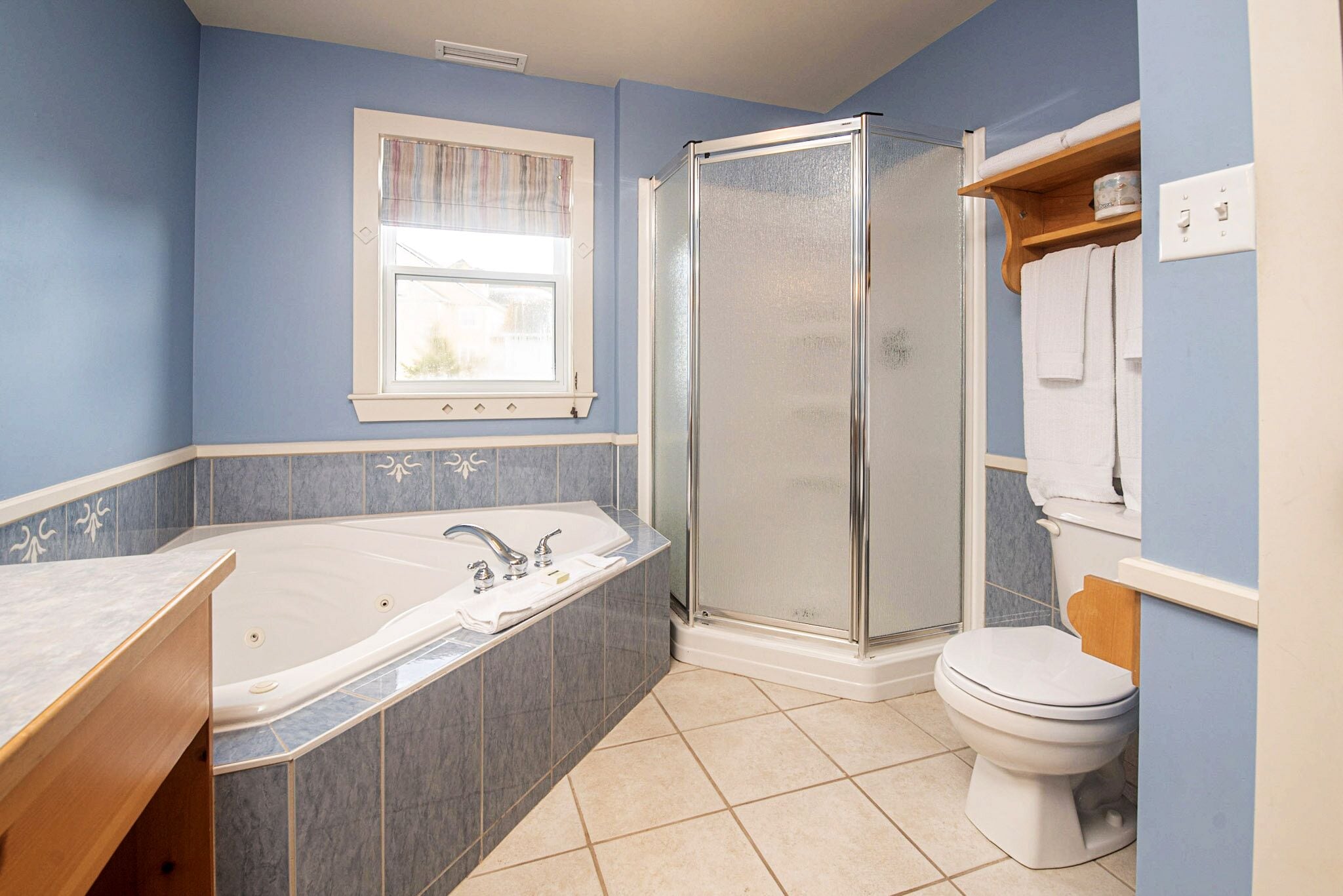 combined shower/bathtub, free toiletries, hair dryer, bathrobes
