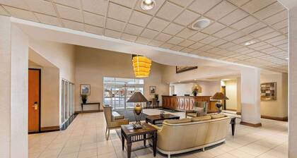 Wingate by Wyndham Calgary