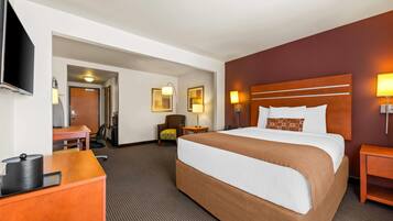 Colchones con pillow-top y caja de seguridad en la habitación