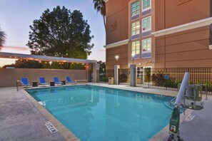 Outdoor pool, pool loungers