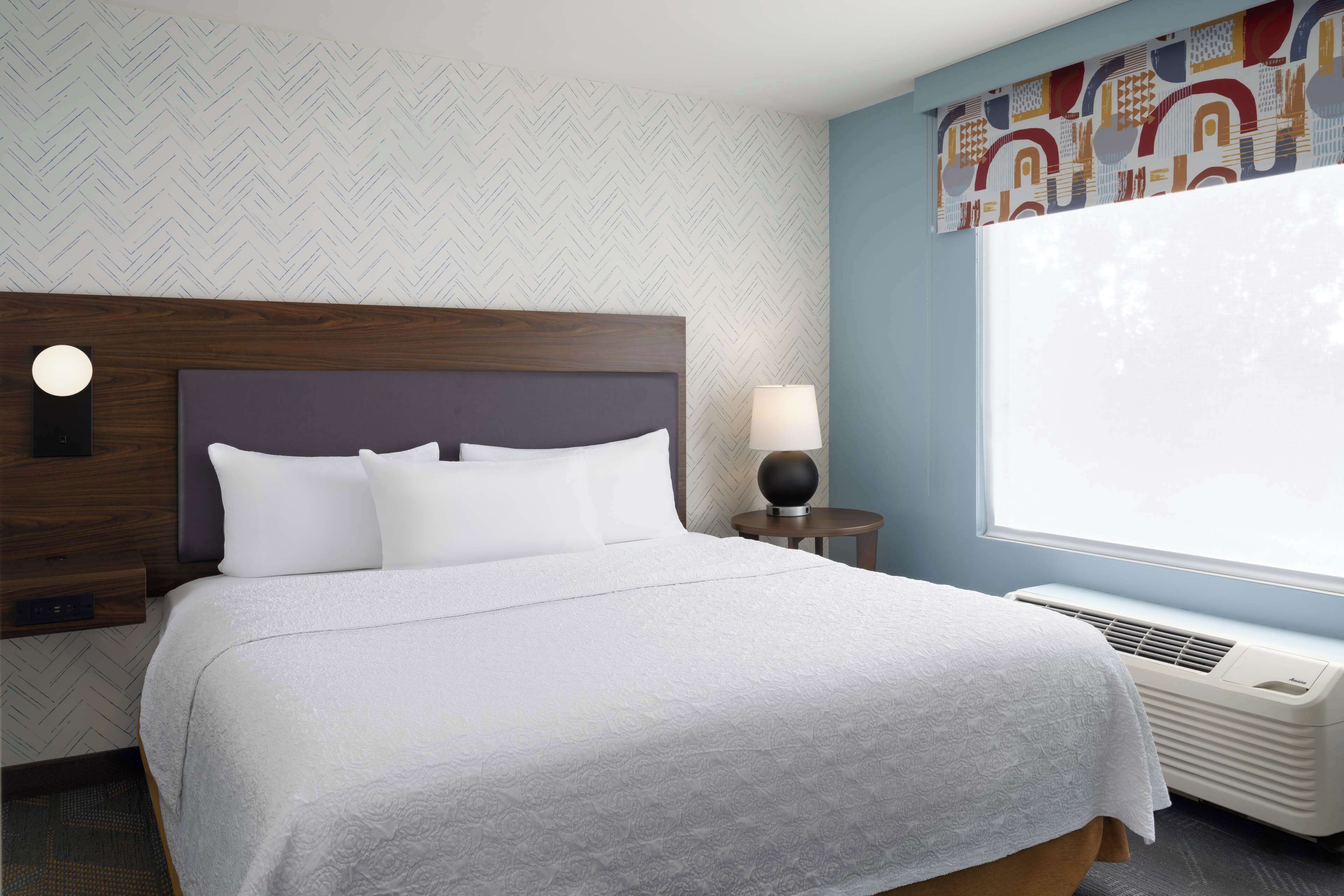 Suite, 1 King Bed, Accessible, Bathtub | Premium bedding, desk, laptop workspace, blackout curtains