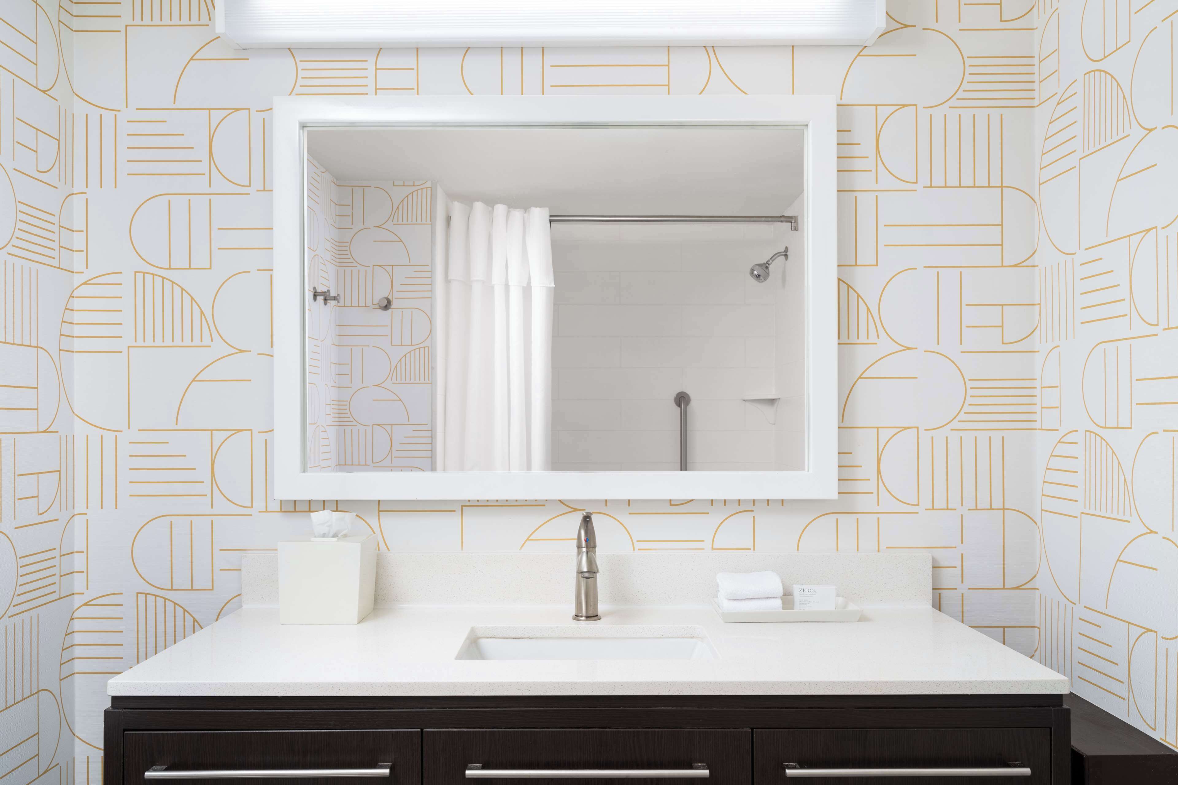 free toiletries, towels