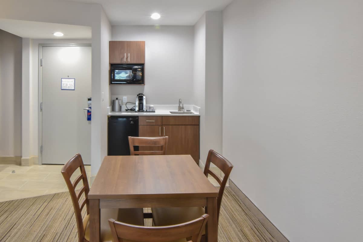 1 bedroom, premium bedding, down duvets, in-room safe