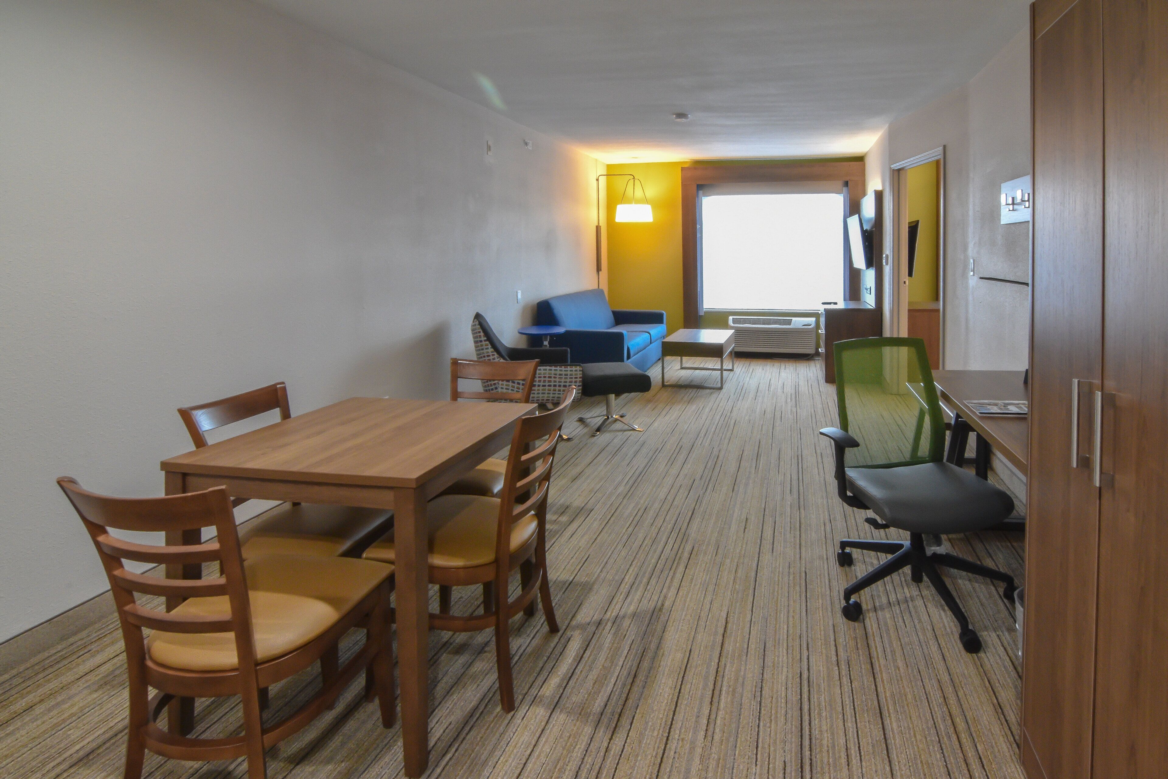 Photo - Holiday Inn Express & Suites Indianapolis Northwest by IHG