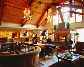 Lobby - The Hotel Telluride (Telluride)