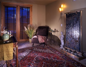Aromatherapie, Warmsteinmassagen, Tiefengewebe-Massagen
