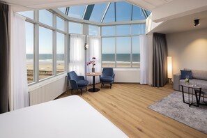 Minibar, in-room safe, desk, blackout drapes - NH Zandvoort (Zandvoort)